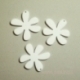 Org. stiklo detalė-pakabukas "Gėlytė 1", balta, 4x4 cm, 1 vnt