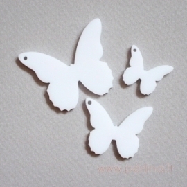 Org. stiklo detalė-pakabukas "Drugelis 4", baltas, 3x2,4 cm
